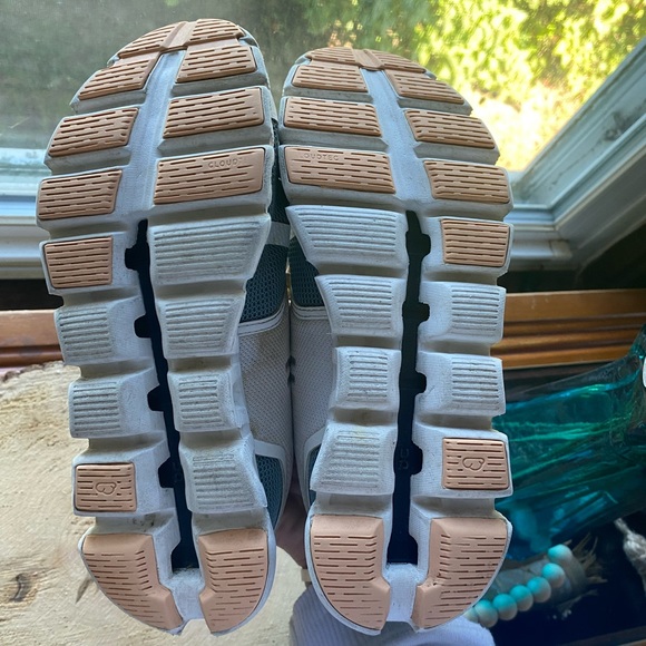 On Running Shoes - Picture 5 of 9